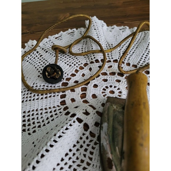 Vintage GOLD SEAL Small Electric "Utility Iron" W/Cord Wood Handle-Untested - Picture 4 of 7